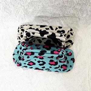 Bolsa <span class=keywords><strong>de</strong></span> Maquillaje al por Mayor OEM, Bolsas Suaves para Fichas <span class=keywords><strong>de</strong></span> Mahjong, Fácil <span class=keywords><strong>de</strong></span> Transportar, Bolsa <span class=keywords><strong>de</strong></span> Almacenamiento para Mahjong, Bolsa <span class=keywords><strong>de</strong></span> Mano Cosmética con Bloques <span class=keywords><strong>de</strong></span> Color para Juegos - Product Image 5