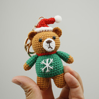 Porte-clés ours de Noël au crochet fait main, adorable ours tricoté avec bonnet de Père Noël et pull flocon de neige, breloque de sac