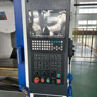 Contrôleur de système CNC tout-en-un intégré avec servomoteur, conception à séparation de 10 pouces pour tour et fraiseuse compactes