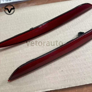 Set di Coperchi Riflettenti Posteriori OEM 1495817-00-C Sinistro e 1495818-00-C Destro per Paraurti Posteriore <span class=keywords><strong>Tesla</strong></span> <span class=keywords><strong>Model</strong></span> <span class=keywords><strong>Y</strong></span> 2020-2024 - Product Image 5