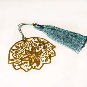 China manufacturer wholesale custom flower shaped Metal Bronze Bookmark with tassel