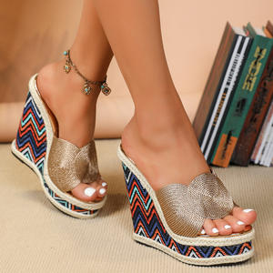 Qf1 महिलाओं की ट्रेंडी स्लिप-ऑन ओपन बैक प्लेटफॉर्म वसंत गर्मियों के आउटडोर के लिए उच्च एड़ी लुभावनी कठोर पहनने वाली पीप पैर की स्लाइड - Product Image 1