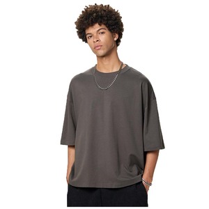 Camiseta de Hombre de Alta Calidad, 100% Algodón, Formal, Oversize, con Serigrafía y Bordado, Cuello Alto, Ecológica y Transpirable - Product Image 5