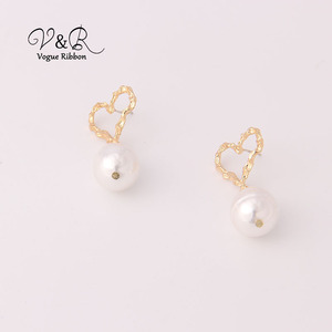 925 En Argent Sterling Post Martelé Paillettes Coeur Boucles Pendantes Faux Perle Boucle D'oreille Boucles D'oreilles En Alliage - Product Image 2
