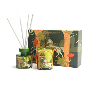 Ensemble cadeau Ascendia - Bougie pilier parfumée à la poire et au lys et diffuseur de parfum pour la maison - Aromathérapie - Product Image 3