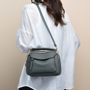 Sacs à main en cuir de créateur entièrement perforés pour femmes, sacs portables assortis, version grande capacité, nouveaux sacs fourre-tout à bandoulière pour femmes - Product Image 4
