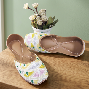 BS INTERNATIONAL Chaussures en cuir pour femmes à lacets, brodées et personnalisables, ornées de cristaux, qualité supérieure, durables, artisanat fantaisie, best-seller - Product Image 1