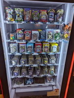 Distributeur automatique de cartes à collectionner Pokémon avec écran tactile SDK, intégration cloud, garantie 1 an, capacité de 900 à 1200 cartes, accepte pièces/billets/cartes de crédit/cartes.