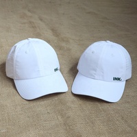 Vente en gros directe de casquettes de golf blanches pour femmes, à logo personnalisé imprimé, à visière incurvée, 6 panneaux, non structurées, avec trous découpés au laser