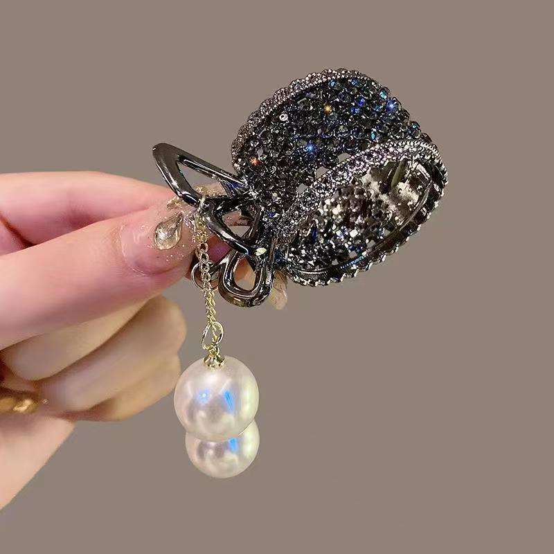 M20 black diamond pendant