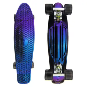 22 inç Illusory renkli plastik kuruş skate board