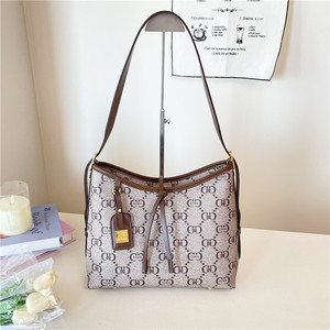 女式复古休闲大容量手提袋，由PU材料制成，带聚酯纤维衬里，时尚双层袋。8109 - Product Image 1