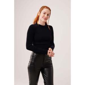 Pull noir moelleux à col rond pour femme, manches longues, anti-boulochage, 12 Gg, style normcore minimaliste - Product Image 5