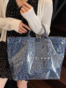 Sac fourre-tout en toile laminée surdimensionné indispensable avec une capacité extra-large et un fond renforcé pour le shopping et les voyages - Product Image 6