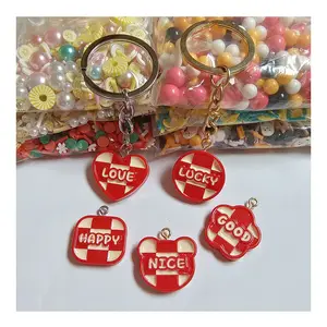 Porte-clés en métal Résine Lovely Heart Beads Porte-clés avec NICE HAPPY Porte-clés DIY Embellissement