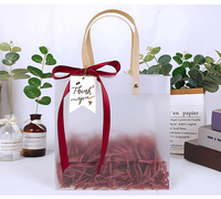 Sac fourre-tout en PP/PVC givré transparent avec poignée et ruban, personnalisé avec logo, idéal pour cadeaux de mariage, vente en gros