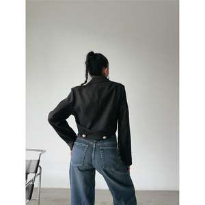 Chaqueta Corta Reversible de Piel de Oveja Negra, Estilo Bomber, Diseño Sólido, Detalles de Botones de Perla, Apliques, Patchwork, Tinte Natural - Product Image 2