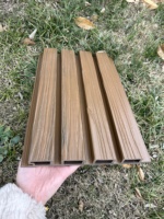 Valla de Pared Moderna para Exteriores de WPC de Segunda Generación, Coextruida, Impermeable, Resistente a la Corrosión, Resistente a los Rayos UV, Ignífuga, Comercial