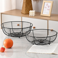 Panier de rangement pour fruits en fer forgé noir minimaliste, rond, à un seul niveau, tressé avec trois billes d'acier, drainable, pour la maison