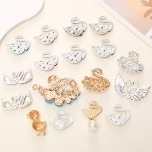 Canard incrusté d'argent exquis créatif appliqué à la main <span class=keywords><strong>diamant</strong></span> Animal voiture <span class=keywords><strong>sortie</strong></span> d'air accessoires de chaussures principalement en laiton Zircon breloques - Product Image 2