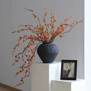 Vente en gros usine de branche artificielle de fruits rouges à 2 branches pour la décoration de mariages, de maisons et de fêtes - Product Image 5