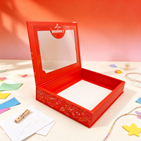 Boîte cadeau rouge personnalisée à rabat, en carton rigide, avec fenêtre transparente, illustration colorée et plateau blanc pour artisanat, jouets et cadeaux