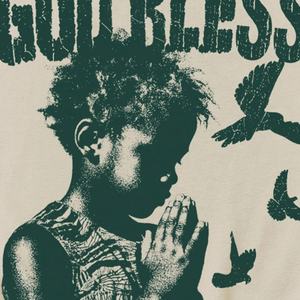 Camiseta Oversize de Hombros Caídos con Gráfico de Niño Rezando y Paloma, Estilo Vintage Lavado y Desgastado, Streetwear - Product Image 3