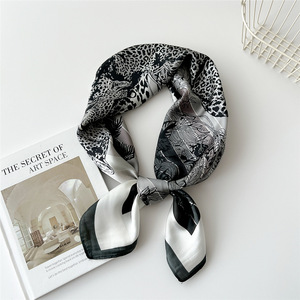 Nouveau Design Foulard Toucher Soie Impression Personnalisée Fleur Carré Sergé Foulard de Sac Soie pour Femme Haute Qualité - Product Image 6