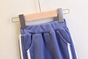 Vente en gros de vêtements pour enfants : Ensembles de sport pour garçons, pulls amples à demi-zip avec lettres brodées - Product Image 3