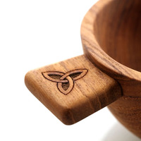 Quaich en bois traditionnel écossais avec sculptures celtiques, tasse peu profonde en bois pour whisky