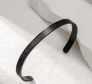 Bracciale in acciaio inossidabile liscio, semplice e regolabile, braccialetto personalizzato e alla moda - Product Image 1