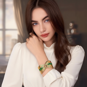 Brazalete de Moda en Acero Inoxidable 316L con Baño de Oro PVD y Piedras Verdes, Diseño Elegante, Joyería para Mujer - Product Image 3