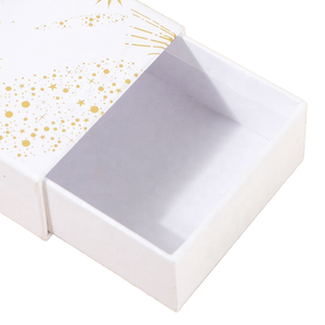 Boîte d'emballage cadeau pour bijoux en carton rigide avec logo personnalisé, gaufrage, laminage mat et doublure en éponge - Product Image 3