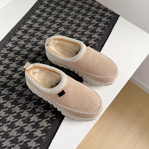 Bottes d'hiver pour femmes Uggs 2026 en daim synthétique à semelle épaisse avec fonction rehausseur, semelle intérieure douce et antidérapante en fausse fourrure - Product Image 2