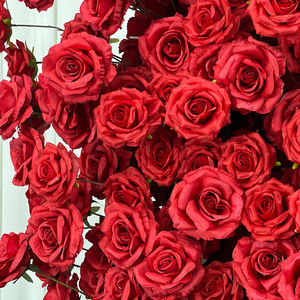 Arco Floral Moderno Hecho a Mano con Rosas Rojas Realistas de Seda Artificial para Decoración de Fondo en Bodas de Lujo y Eventos Escolares - Product Image 4