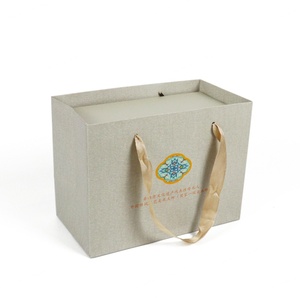 Coffrets en papier personnalisés avec logo Crown Win, avec ruban doré, doublure en éponge - Emballage rigide écologique - Product Image 3