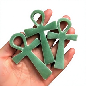 Croix Ankh sculptée en Aventurine Verte Naturelle Certifiée IGI pour la Fabrication de Bijoux en Gros - Product Image 1