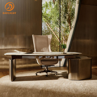 Bureau de direction moderne de luxe avec plateau en pierre ultra-fin et base/commode en métal asymétrique – Table de bureau à domicile haut de gamme