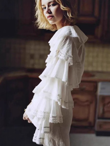 Blusa Elegante de Mujer Estilo Retro Francés con Manga de Campana, Volantes en la Solapa, Diseño en Capas, Corte Regular, Tejido de Punto con Encaje, Vintage y Única - Product Image 2