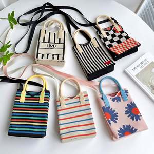 Borsa da viaggio con borsetta a tracolla firmata uncinetto - Product Image 3