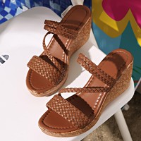 Nouvelles sandales compensées sexy pour femmes, chaussures d'été à plateforme extérieure antidérapantes, pantoufles tendance