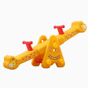 Équipement de balançoire en plastique de conception de <span class=keywords><strong>girafe</strong></span> d'animal mignon de haute qualité pour la maternelle préscolaire petite balançoire extérieure pour des enfants - Product Image 2
