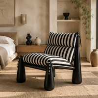 Fauteuil lounge sculptural postmoderne à rayures noires et blanches à nouer |   Chaise d'appoint en bois de frêne massif avec pieds coniques épais