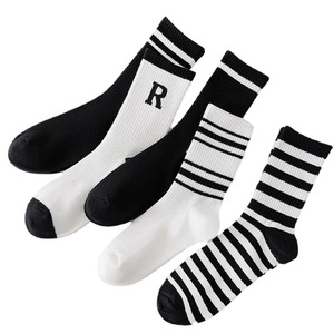 Calzini da Donna Autunno Inverno, Lavorati a Maglia con Righe e Lettere, Stile Skateboard e College, Vendita all'Ingrosso - Product Image 5