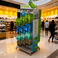 Présentoir à chaussures personnalisé double face en métal à 4 niveaux pour magasin de détail Showroom POS Shoe Slipper Store Display Stand
