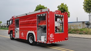 Camión de Bomberos Dongfeng 4x2 con Tanque de Agua de 8m³ y Equipo de Bombeo - Product Image 3