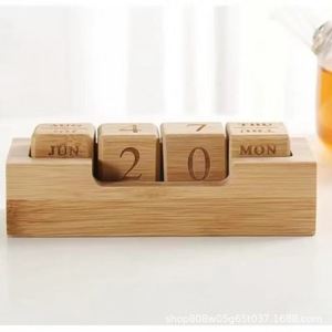 Calendario de escritorio de madera con base de madera maciza, calendario perpetuo con pantalla digital para uso en el hogar y la oficina - Product Image 3