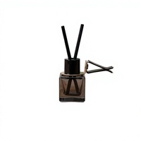 Diffuseur de parfum pour voiture en verre noir, forme carrée, bouchon en fibre, flacon miniature en verre de 8 ml
