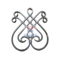 Escalera de caracol interior con elemento de hierro hueco y eje metálico, accesorios de hierro fundido y hierro forjado para puerta
