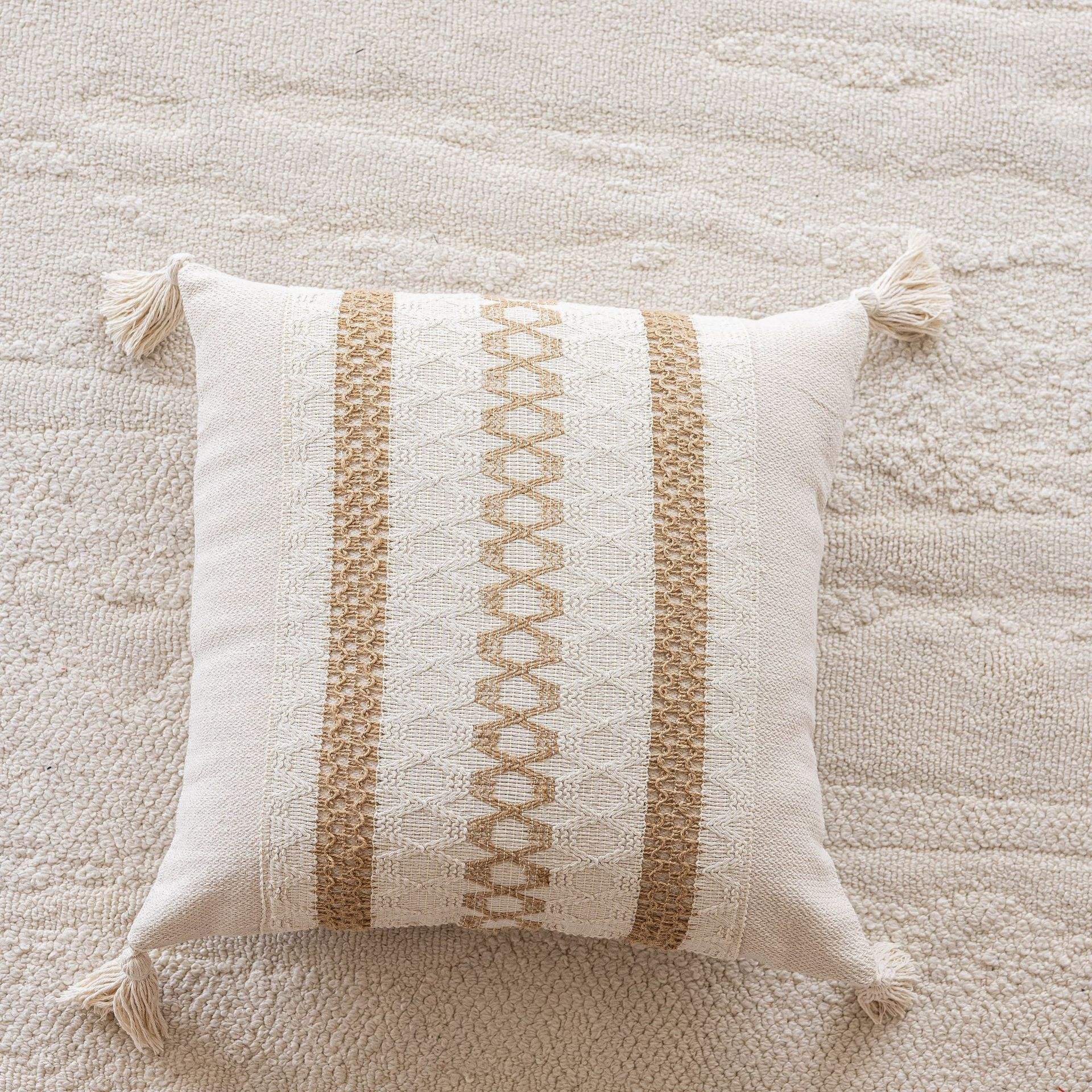 ผ้าฝ้ายผสมลินินสีกากี ประดับพู่ - 1